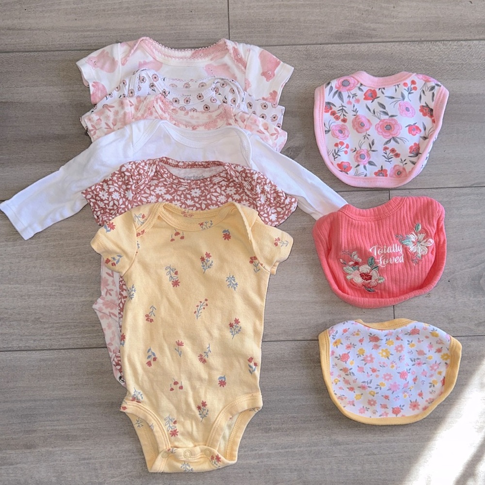 9 piece Carter’s 3month bundle 🌼